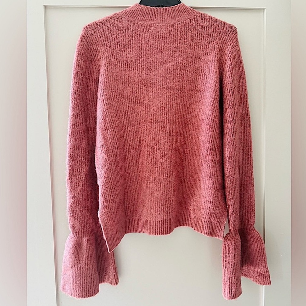 Statement sleeves sweater